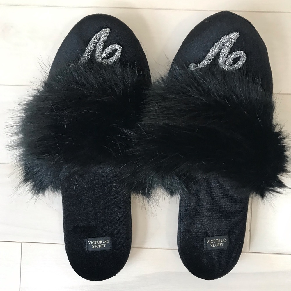“NO” Victoria’s Secret Black Slippers size 5-6